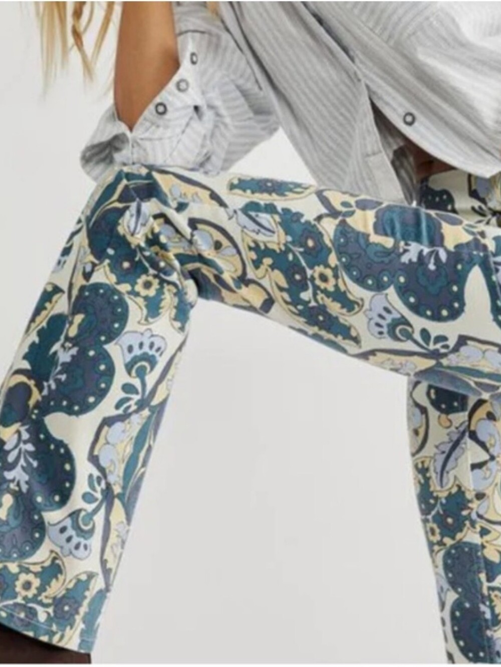 We The Free Jeans Multicolor Paisley Floral Mid Rise Flare Stretch. Size 25 - Picture 11 of 14